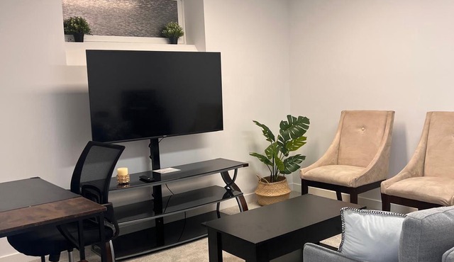 Well Furnished Cozy 1 Bedroom Basement Suite with Private Entrance