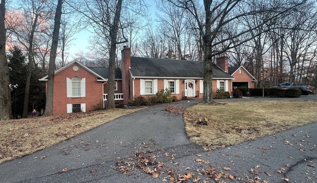 Well kept, clean, one bedroom guest suite in charming Cumberland MD