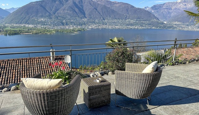 Well-kept holiday apartment with large terrace and unique panoramic view
