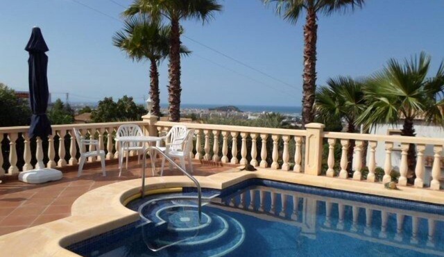 Well-kept vacation home with fantastic views of the sea & the bay of Denia