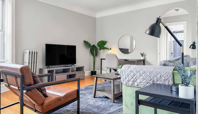 Well-Laid-Out 1BR Apt Near Transit