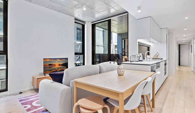 Well-Lit 2-Bed Apartment with Balcony