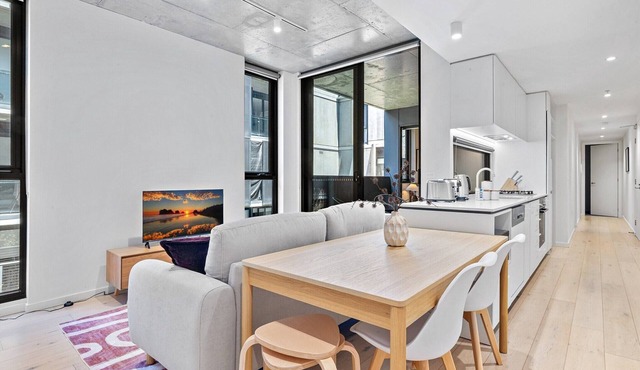 Well-Lit 2-Bed Apartment with Balcony