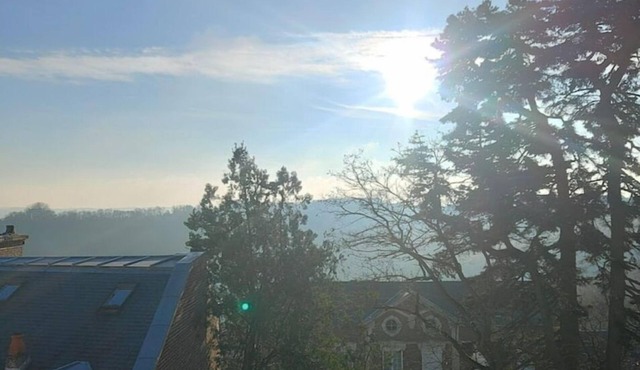 Well-lit apartment with a beautiful view Very well located for various visits