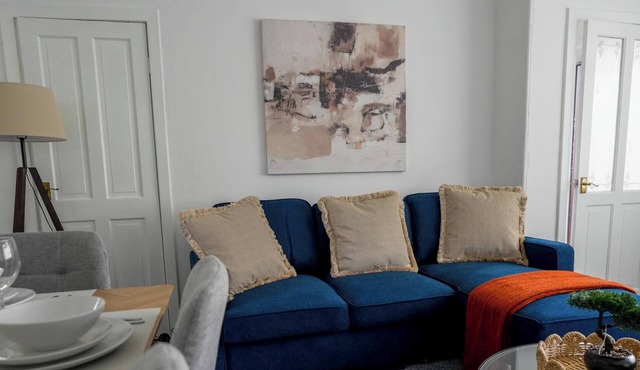 Well Located 2-Bed Home with Free Parking