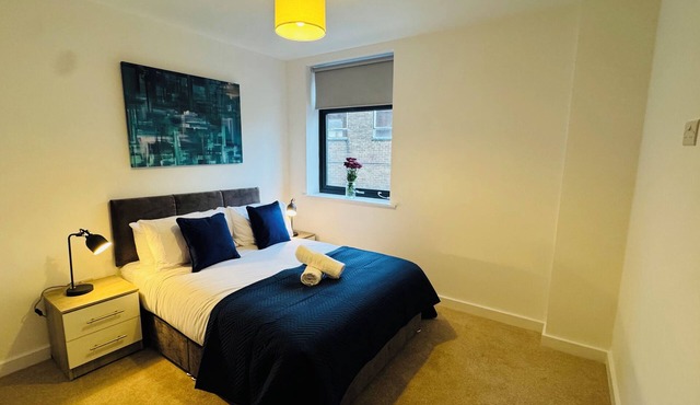 Well-Located 2-Bed Flat, Old Town