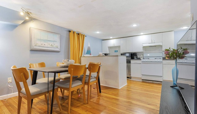 Well Located 3 Bed, 1 Bath in Kendall Sq