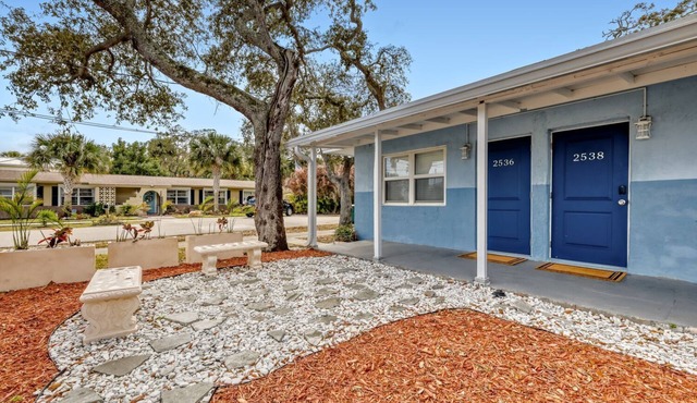 Well-Located Studio Near Beach | TV + Kitchenette