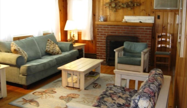 Well maintained first floor duplex close to the ocean and bay beach in Harvey.