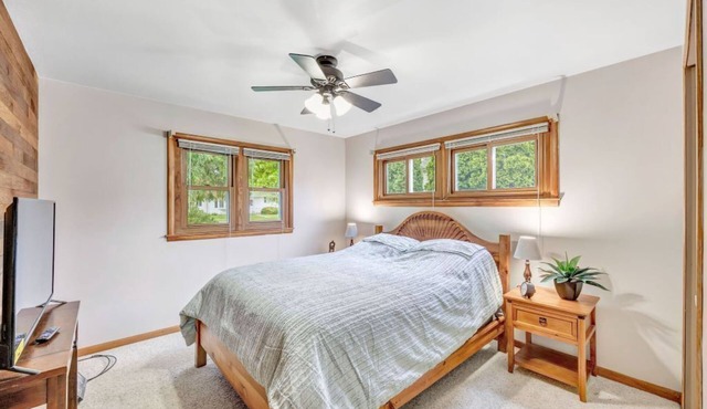 Well maintained home. Close to events. EAA, Packer games, Mile of Music. nnn
