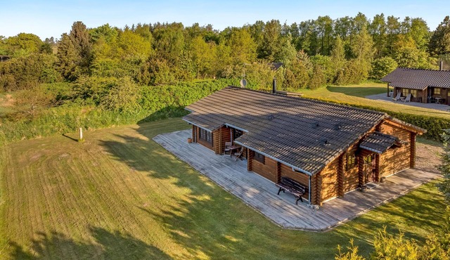 Well-maintained log house with hot tub, sauna and covered terrace in Thy.