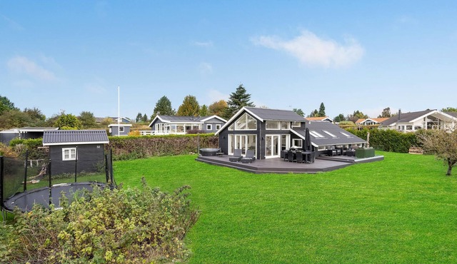 Well maintained vacation home on Bogø.