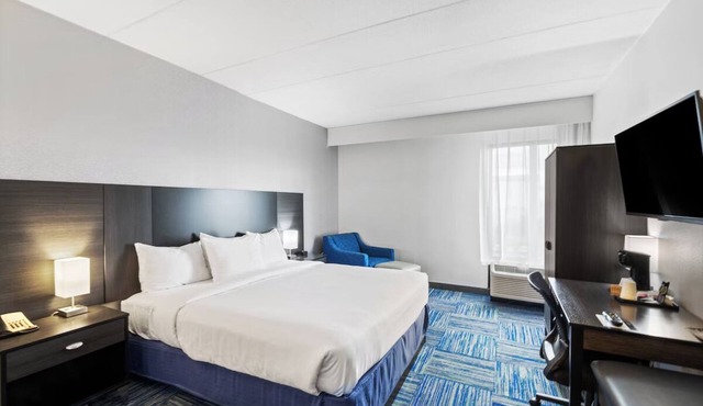 Well-Situated Room with Free Breakfast for Exploring Allentown’s Top Attractions