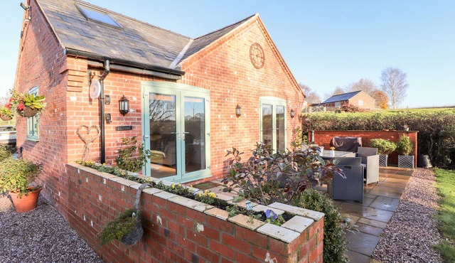 WELL VIEW COTTAGE, luxury holiday cottage, with a garden in Tarporley