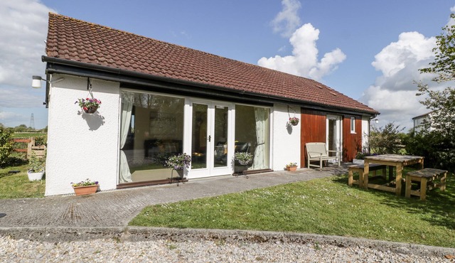WELLFIELD COTTAGE, family friendly, with a garden in Mark