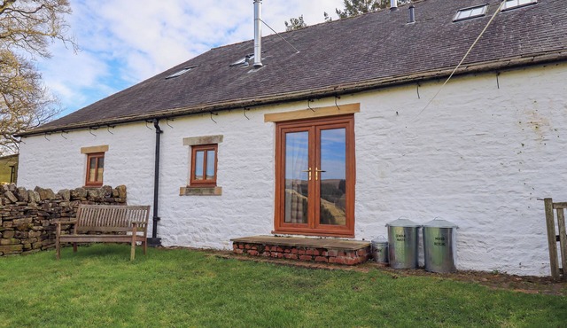 WELLHOPE VIEW COTTAGE, pet friendly, with open fire in Alston
