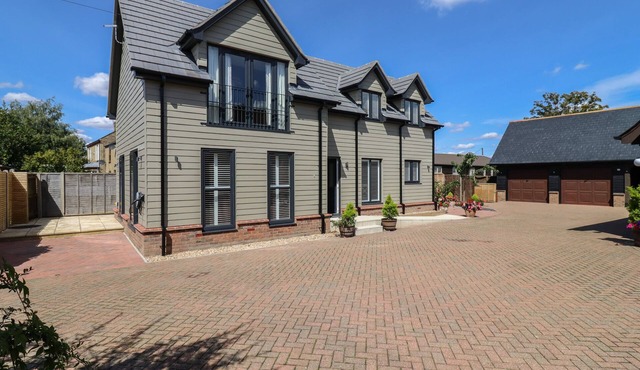 WELLINGTON COTTAGE, family friendly, with a garden in Littleport