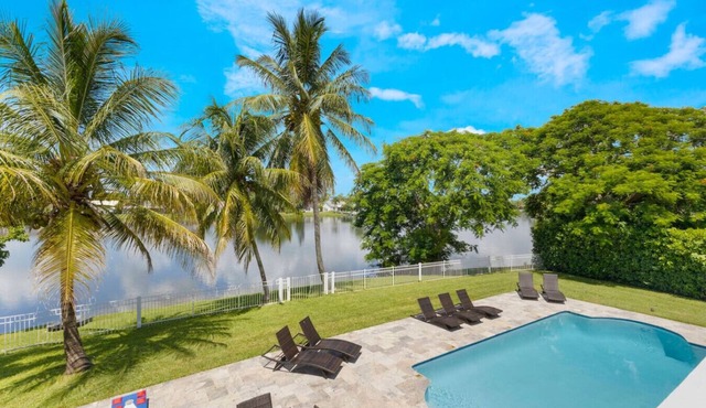 Wellington Lakehouse Heated Pool & Views