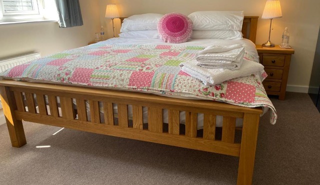 Wellington view one en suite shower and super king bed