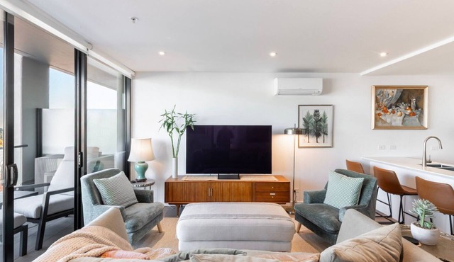 Wellness and Style - 2BR Apartment with Pool, Hot Tub and Gym