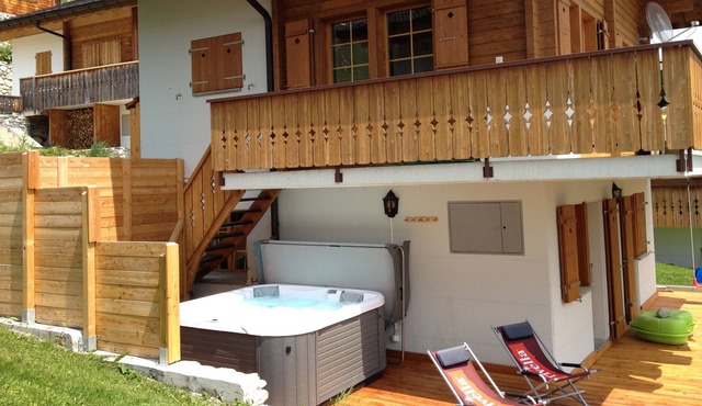 Wellness Chalet with Sauna and Jacuzzi