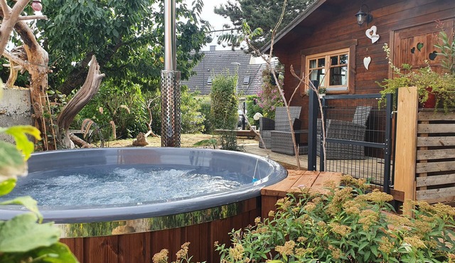 Wellness Chalet with Hot tub and Pool