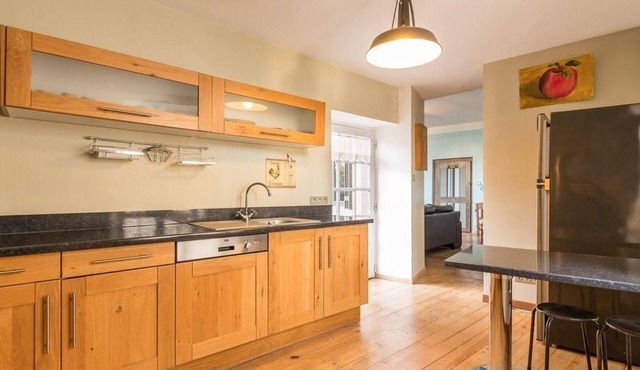 Wellness cottage: pool, sauna, gym near Besançon