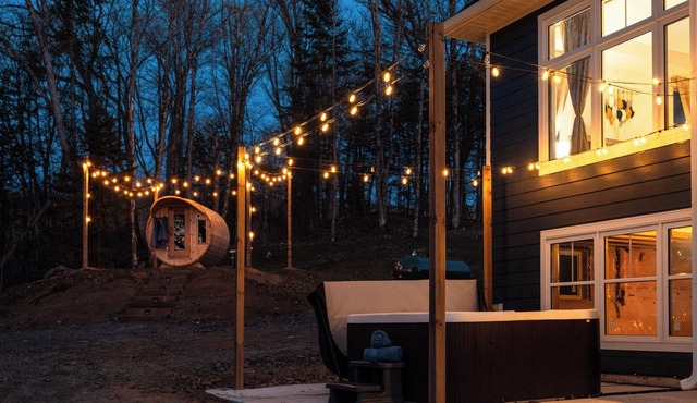 Wellness Getaway in Huntsville: Hot Tub, Wood Fired Sauna, Bonfire Pit, Deck