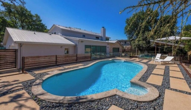 Wellness Lux Oasis 4BR-Pool/Sauna/Cold Plunge in Westlake-min drive to DT Austin