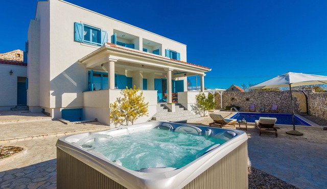 Wellness & spa Villa Spirini Dvori - heated seasonal pool, sauna, hot tub