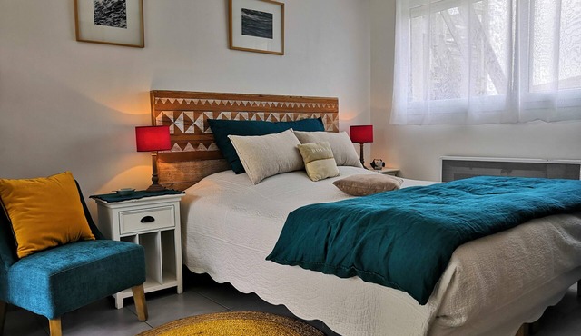 Wellness stay (massage, sauna, jacuzzi) in a gîte with garden 800 m from the beach