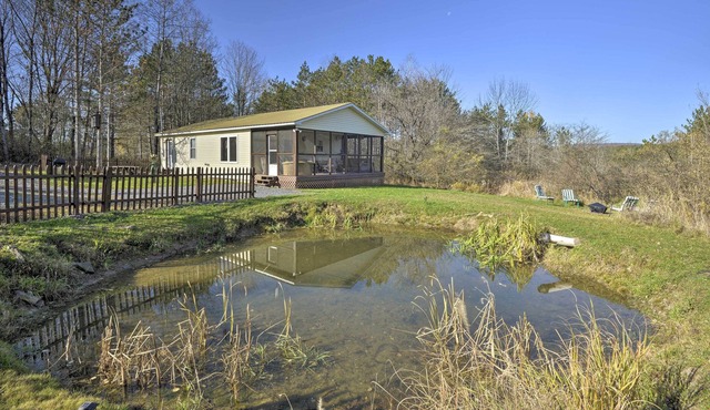 Wellsboro Single-Story Cabin w/ Screened Patio!