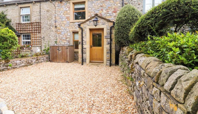 WELLY BOB COTTAGE, pet friendly, luxury holiday cottage in Airton