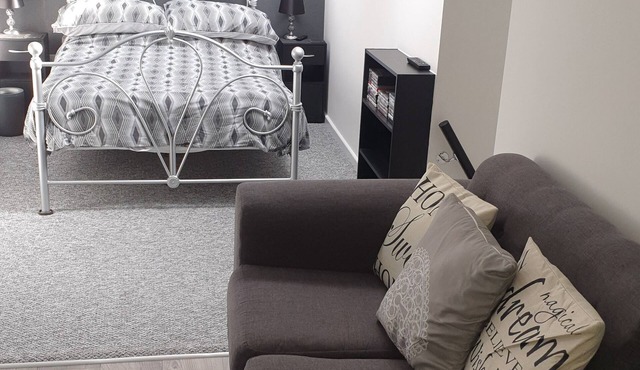 Welsh/Shropshire border Pant, Brand new Annex self contained private entrance.