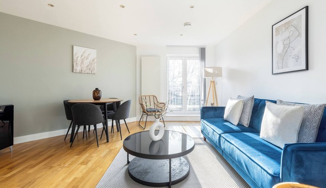 Wembley Stadium Penthouse | 2BR 2BA | Desk&Balcony