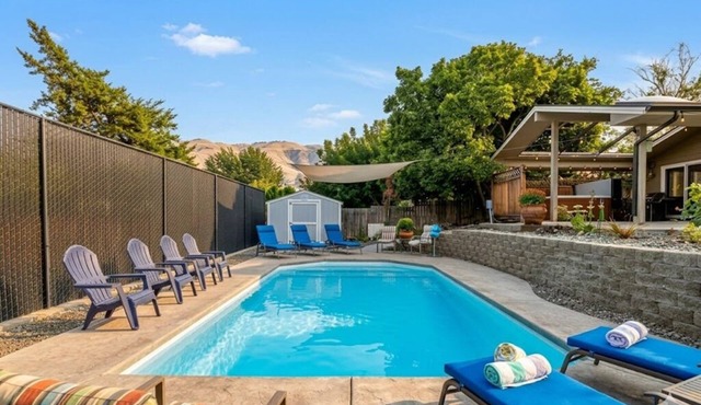 Wenatchee Rental | Pool+Hot Tub | Sleeps 10