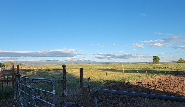 Wendy's Country Escape- a cozy pet friendly home in Modoc