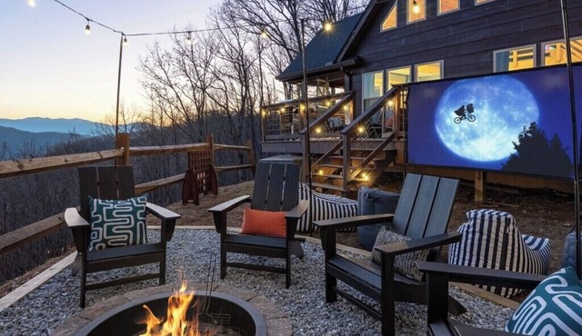 Wengen Chalet - Outdoor Theater, Views, Sauna, Cold Plunge, Hot tub, Firepit