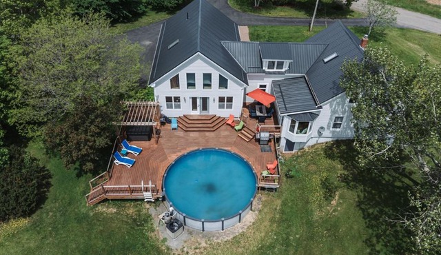 Wentworth private cottage with hot tub