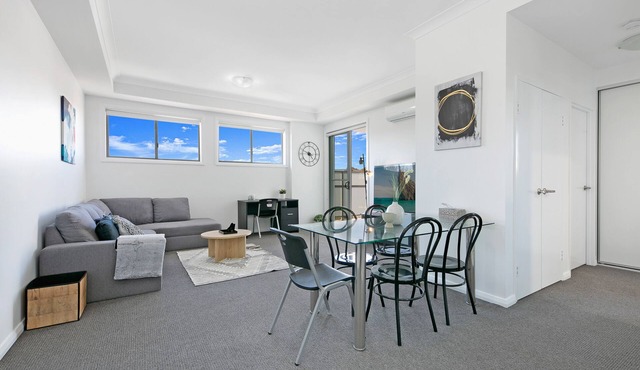 Wentworthville 2 Bedrooms Apartment with Free Parking by KozyGuru