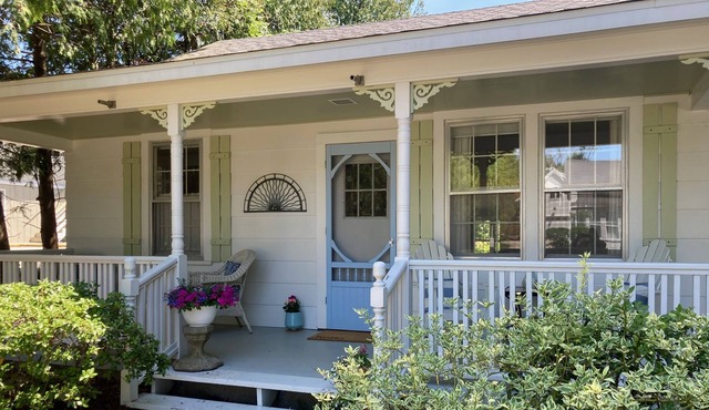 Wes's Landing at Cedar Glen, Ephraim Cottage, One Block from Water and Sunset