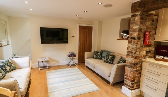 WESCHE COTTAGE, family friendly in Uppingham