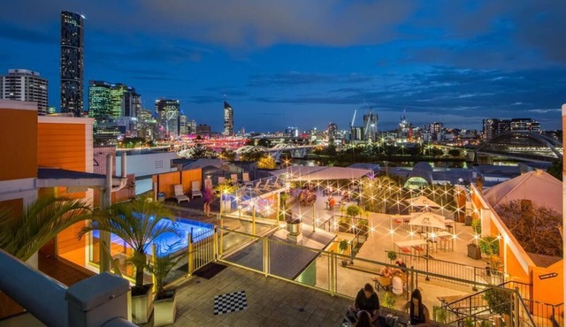 Wesley Taylor Art Studios Paint & Stay plus tour