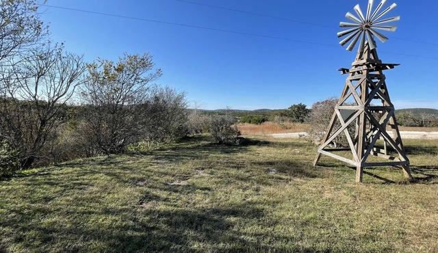 West 1077 Guest Ranch - Hackberry Room 8