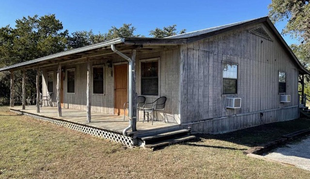West 1077 Guest Ranch- Hackberry Room 10