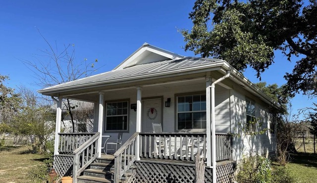 West 1077 Guest Ranch - Laurel Cottage