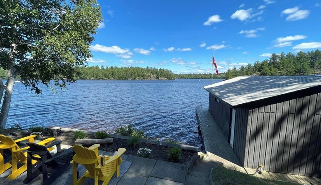 West Arm cottage with panoramic views, boathouse