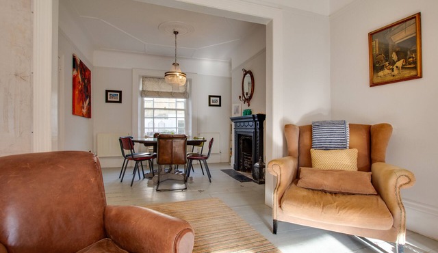 West Ascent - Four Bedroom House, Sleeps 11