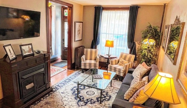 West Broadway Guesthouse with off-street parking