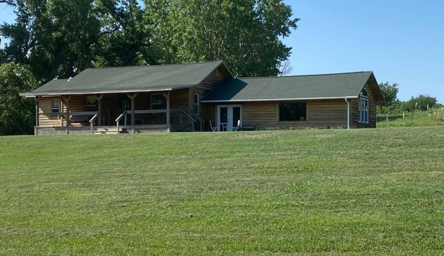 West Cabin Peaceful and roomy cabin in private rural setting. 2 bed 2 bath